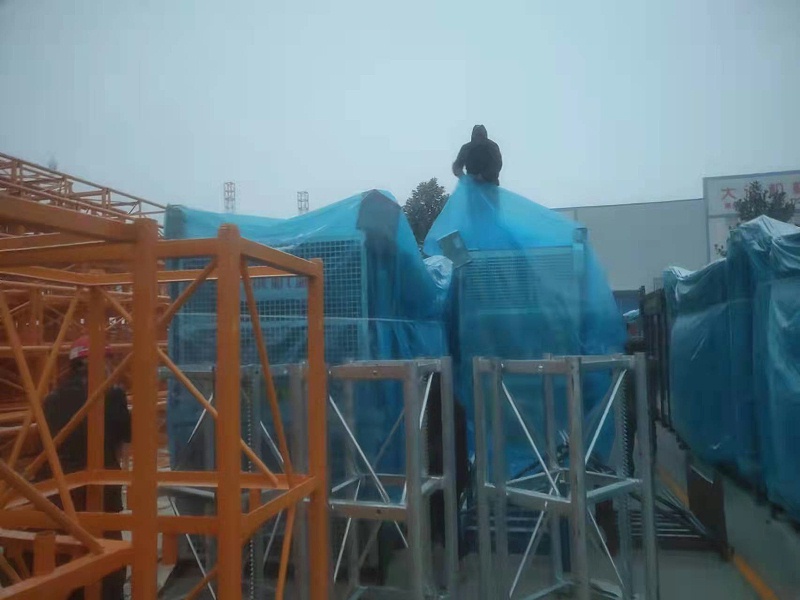 大誠(chéng)人不畏風(fēng)雪，加蓋雨布