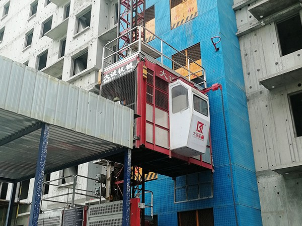 山西三建使用大誠(chéng)機(jī)械施工升降機(jī)、物料提升機(jī)案例